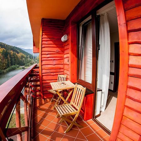 Hotel Impozant Valča Exteriör bild