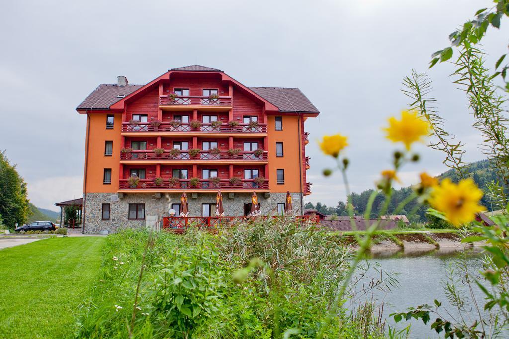 Hotel Impozant Valča Exteriör bild