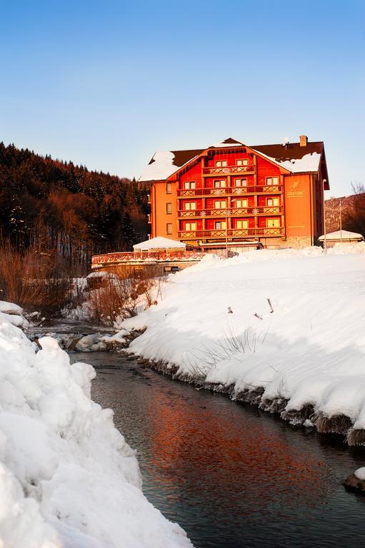 Hotel Impozant Valča Exteriör bild