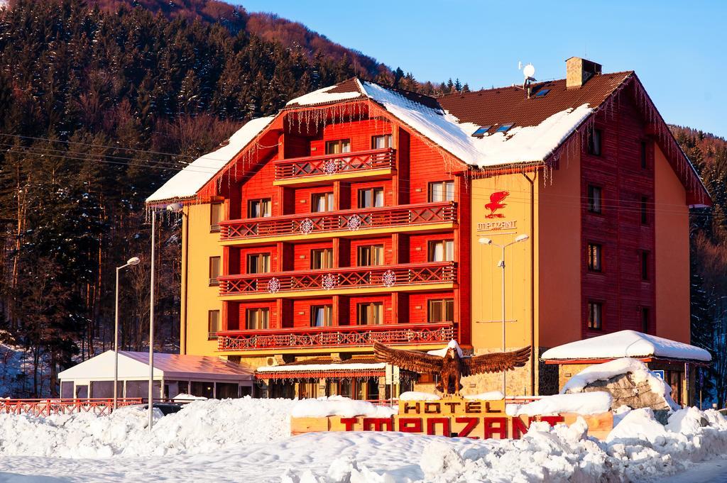 Hotel Impozant Valča Exteriör bild