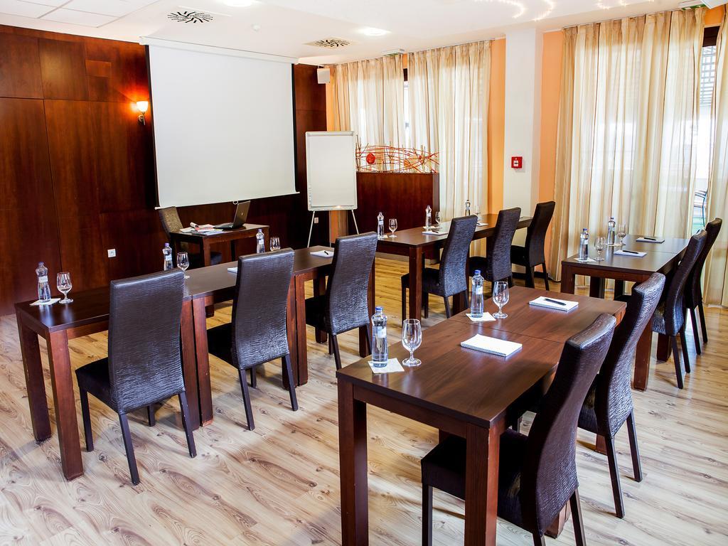 Hotel Impozant Valča Exteriör bild
