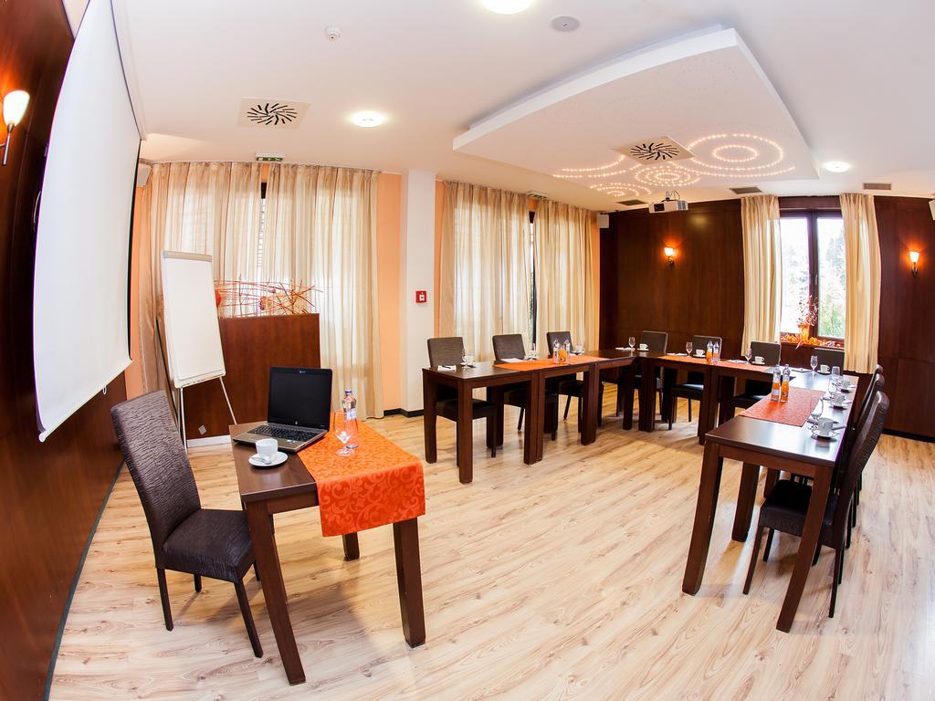 Hotel Impozant Valča Exteriör bild