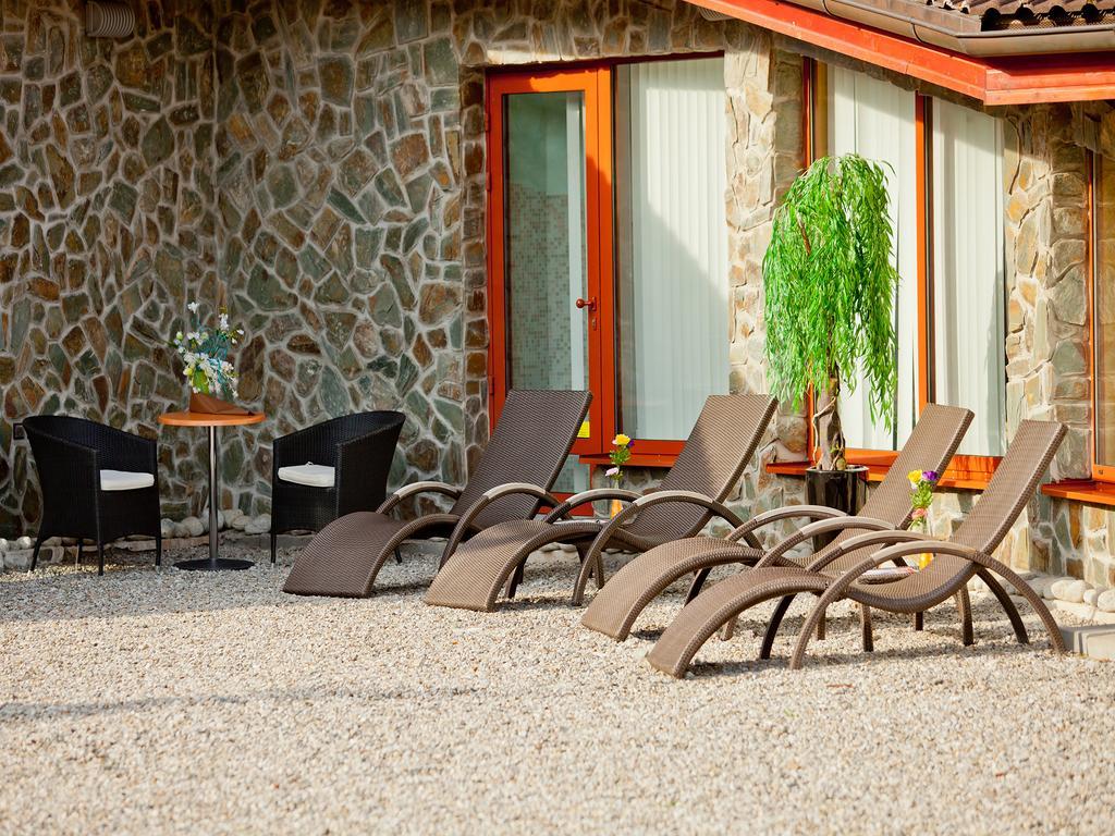 Hotel Impozant Valča Exteriör bild