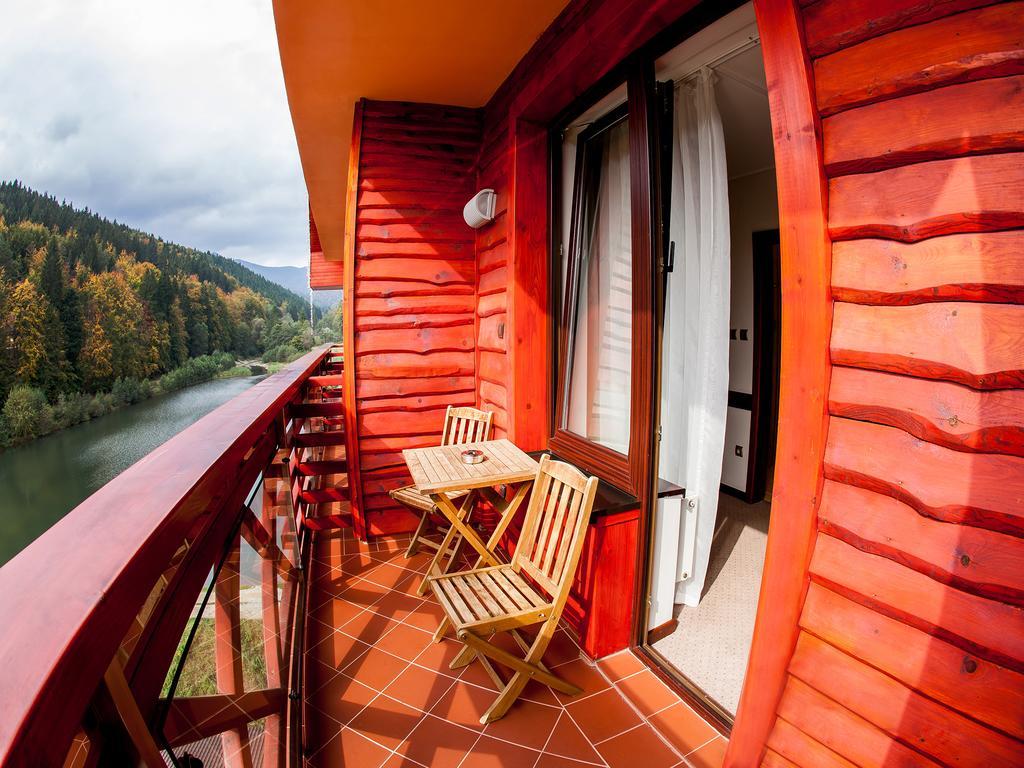 Hotel Impozant Valča Exteriör bild