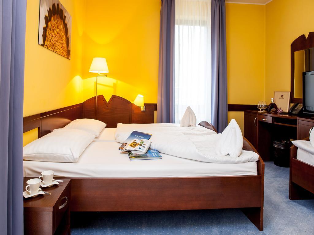 Hotel Impozant Valča Exteriör bild